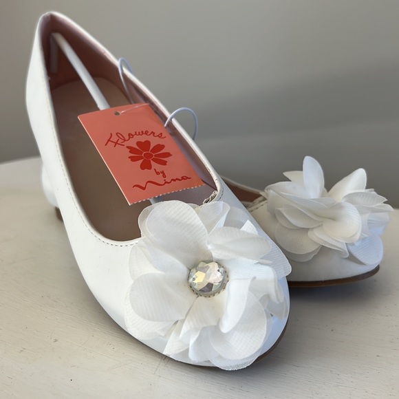 Flower by Nina Other - Flower by Nina  NWT “Muriel” White Formal Dress Shoes Size 4